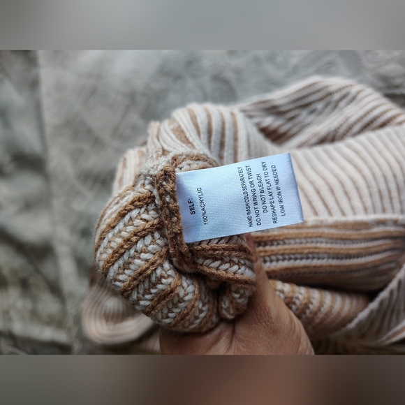 Diagonal Pattern Ribbed Pullover Sweater in Mocha - Picture 4 of 4